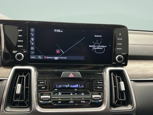 Used 2023 Kia Sorento S w/ Panoramic Sunroof Package AWD/4WD image 18