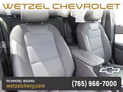 Used 2025 Chevrolet Trax LT w/ LT Convenience Package FWD image 18