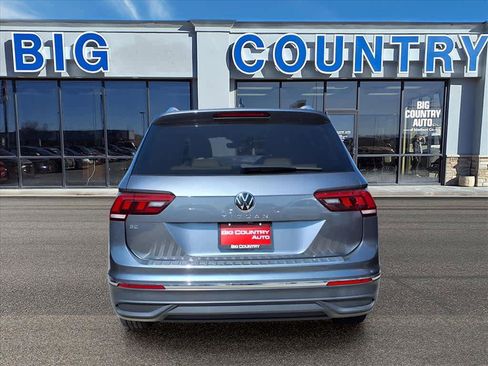 Used 2022 Volkswagen Tiguan SE image 3