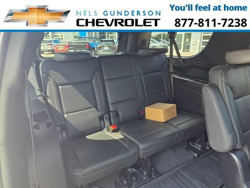 Certified 2025 Chevrolet Suburban High Country AWD/4WD image 13
