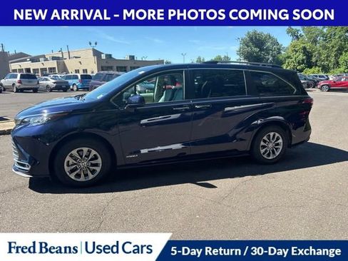 Used 2021 Toyota Sienna XLE AWD/4WD image 6