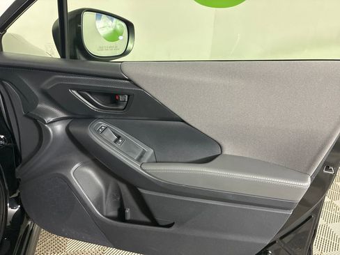 Used 2025 Subaru Crosstrek 2.0i Premium image 33