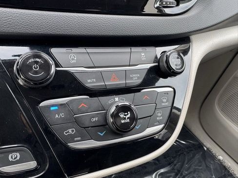 Used 2024 Chrysler Voyager LX image 16