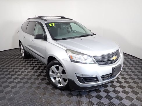 Used 2017 Chevrolet Traverse LS FWD image 9