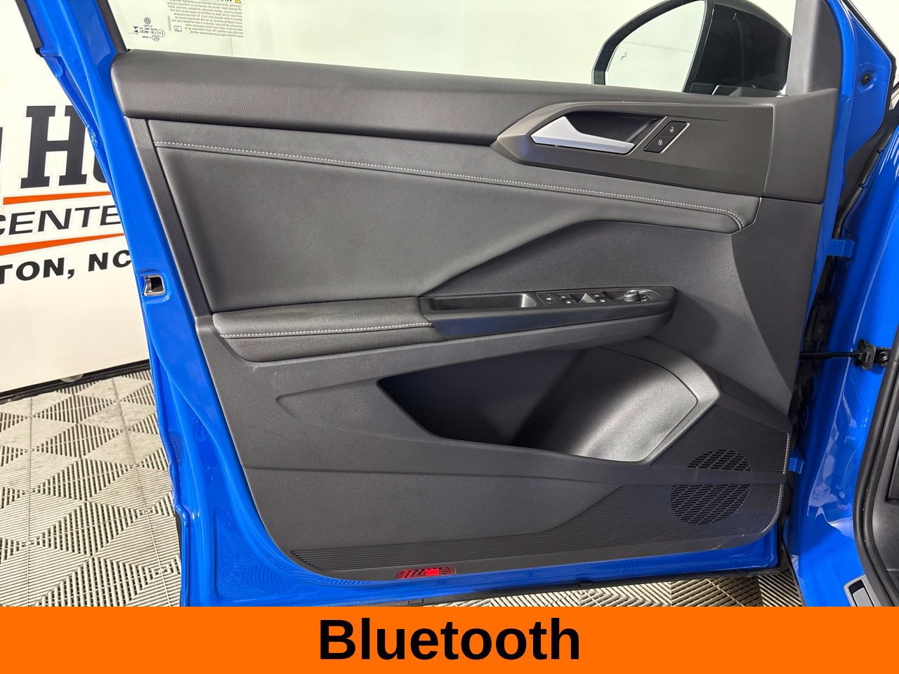 Used 2025 Volkswagen Taos SE AWD/4WD image 10