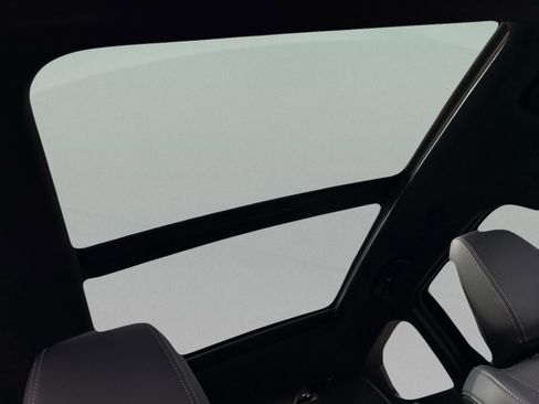 Used 2025 BMW X1 xDrive28i w/ Technology Package image 33