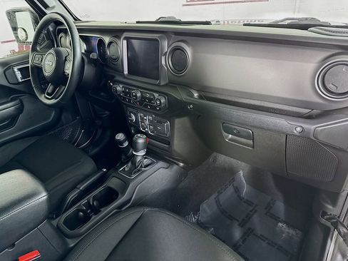 Used 2022 Jeep Gladiator Sport image 33