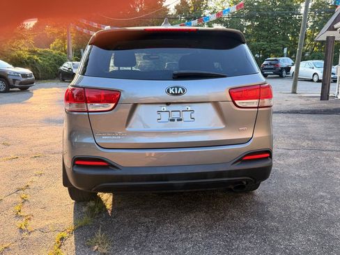 Used 2018 Kia Sorento FWD image 6