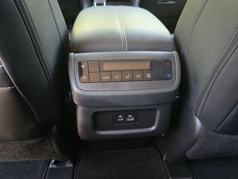 Used 2024 Nissan Pathfinder SL AWD/4WD image 24