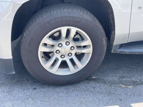 Used 2018 Chevrolet Suburban LT AWD/4WD image 11