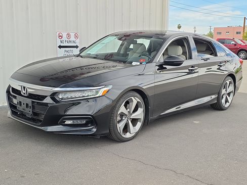 Used 2018 Honda Accord Touring image 3