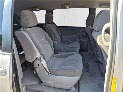 Used 2010 Toyota Sienna LE FWD image 17