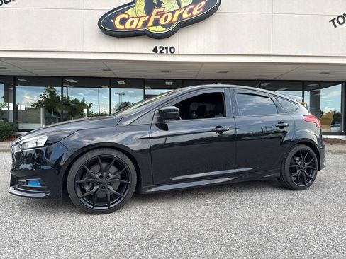 Used 2017 Ford Focus ST FWD image 2