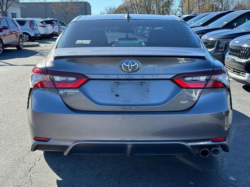 Used 2023 Toyota Camry SE image 4