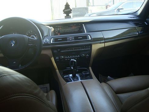 Used 2015 BMW 750i xDrive image 13