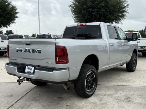Used 2026 RAM 2500 Laramie AWD/4WD image 5