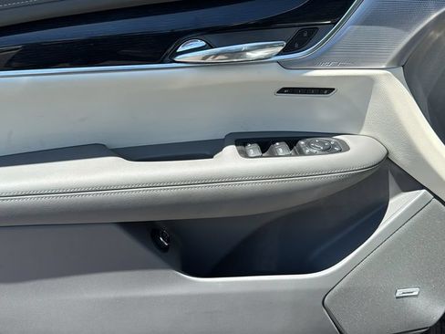 Used 2024 Cadillac XT6 Premium Luxury w/ Technology Package FWD image 6