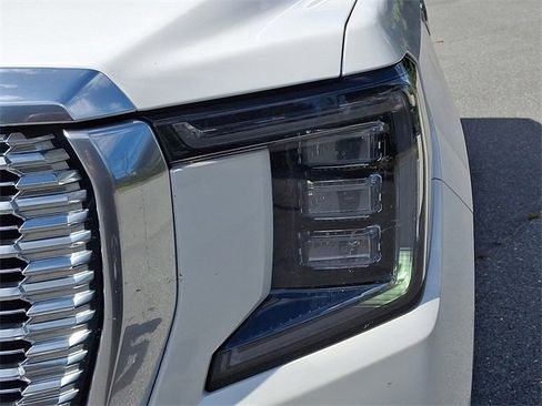 Certified 2022 GMC Yukon XL Denali image 9