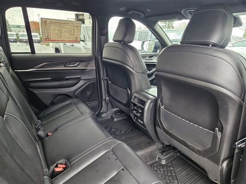 Certified 2025 Jeep Grand Cherokee Limited w/ Trailer Tow Package image 34