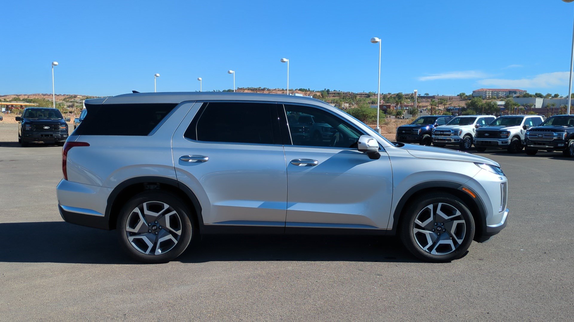 Used 2025 Hyundai Palisade Limited AWD/4WD image 2