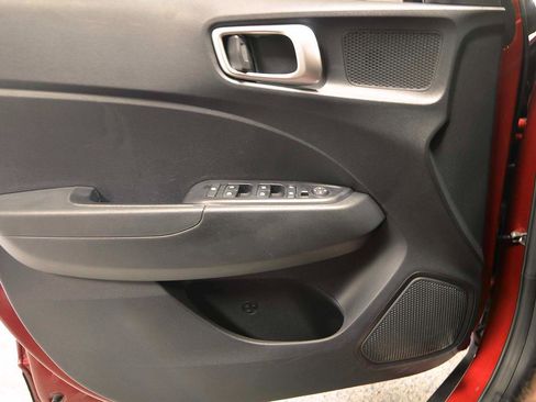 Used 2025 Hyundai Venue SEL FWD image 6