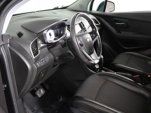 Used 2018 Chevrolet Trax LT w/ Sun & Sound Package image 21