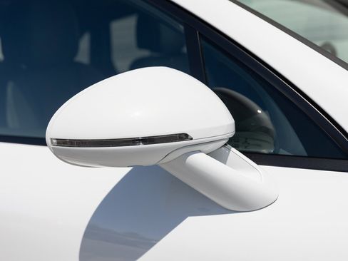 Certified 2023 Porsche Macan image 28