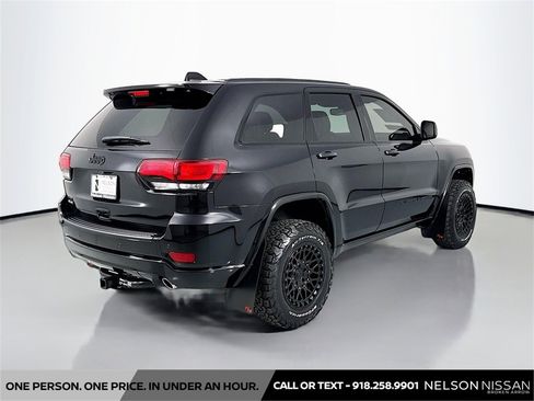 Used 2022 Jeep Grand Cherokee Laredo X image 5