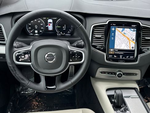 Certified 2022 Volvo XC90 T8 R-Design w/ Advanced Package image 17