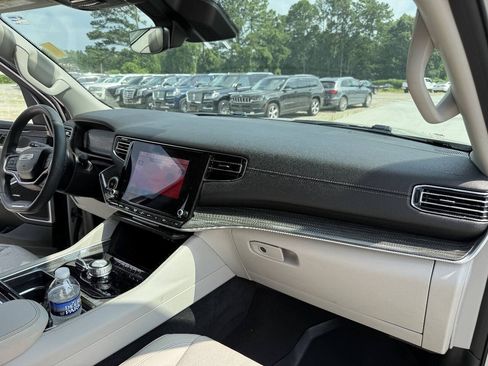 Used 2022 Jeep Wagoneer Series II AWD/4WD image 30