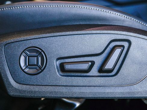 New 2025 Audi Q6 e-tron Premium image 19