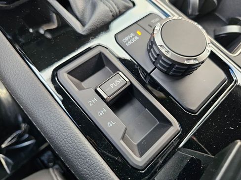 New 2026 Toyota Tundra Limited AWD/4WD image 33