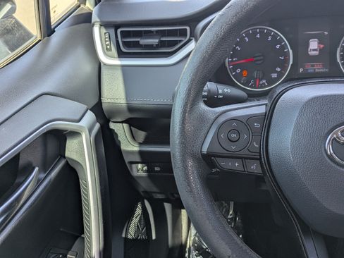 Used 2021 Toyota RAV4 XLE w/ Convenience Package FWD image 22