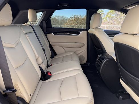 Used 2017 Cadillac XT5 FWD image 28