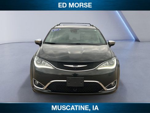 Used 2017 Chrysler Pacifica Limited image 8