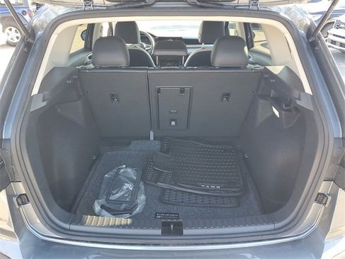 Certified 2025 Volkswagen Taos SE image 7