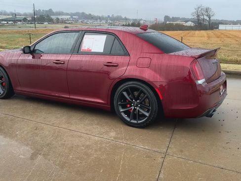 Used 2023 Chrysler 300 C image 7