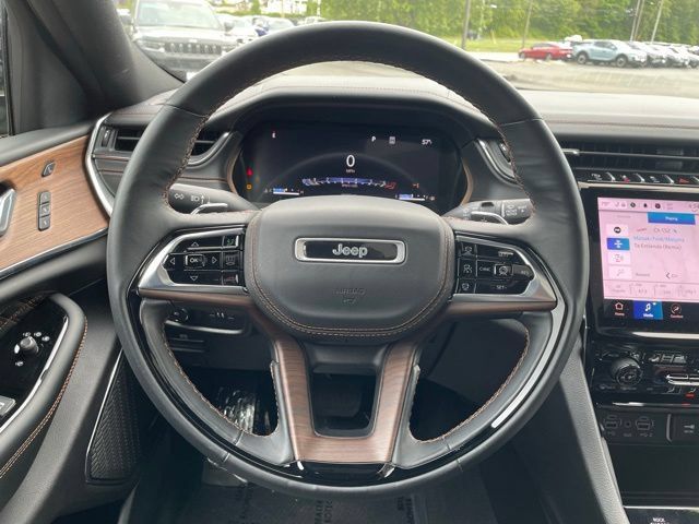 Used 2024 Jeep Grand Cherokee L Summit w/ High Altitude Package AWD/4WD image 13