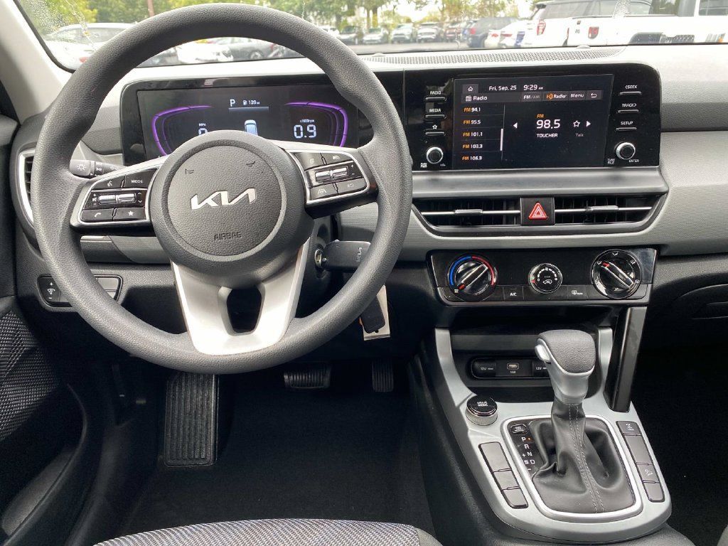 Used 2025 Kia Seltos LX AWD/4WD image 10