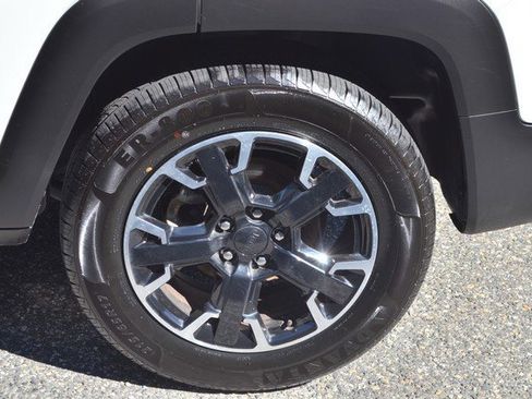 Used 2023 Jeep Renegade Latitude image 12