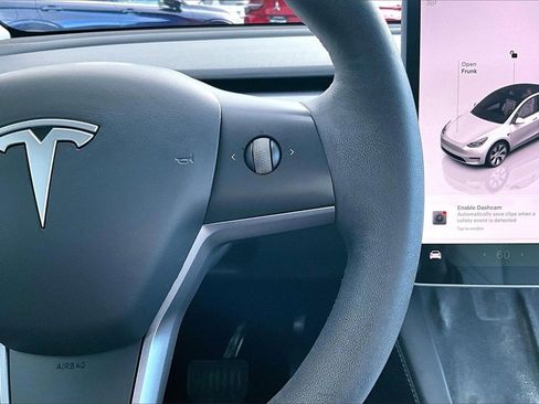 Used 2023 Tesla Model Y Long Range image 19