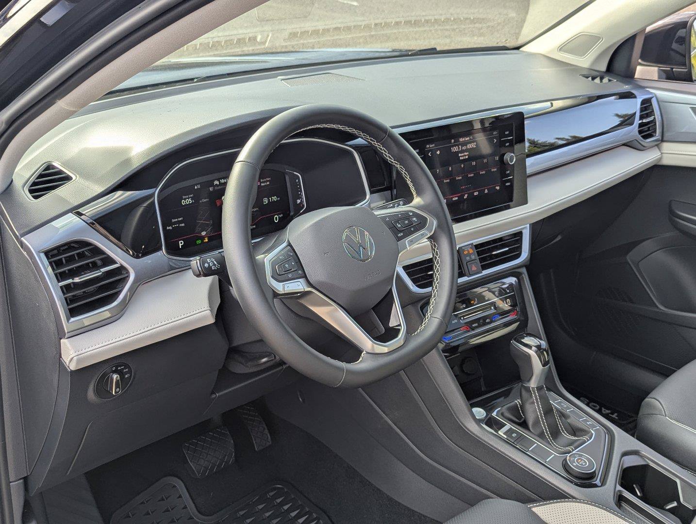 Used 2025 Volkswagen Taos SEL AWD/4WD image 12