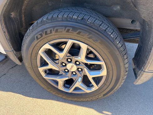 Used 2023 GMC Sierra 1500 SLT w/ SLT Convenience Package image 11