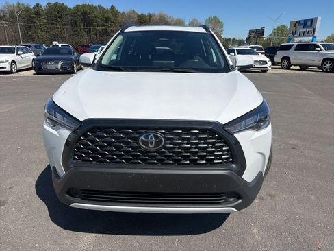 Used 2024 Toyota Corolla Cross LE w/ Moonroof Package image 2