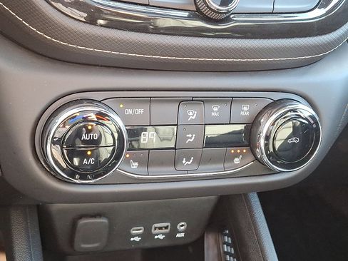 Used 2022 Chevrolet TrailBlazer ACTIV w/ Sun and Liftgate Package image 16