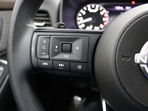 Used 2023 Nissan Rogue S image 35