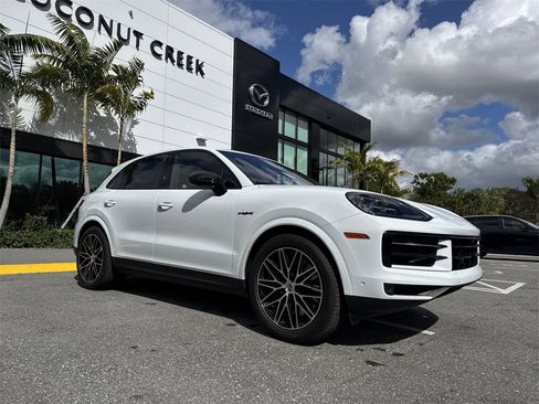Used 2024 Porsche Cayenne S image 23