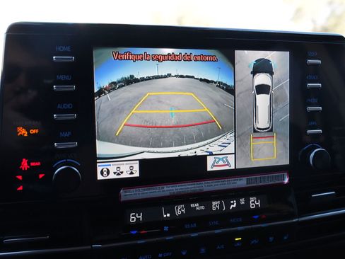 Used 2024 Toyota Sienna Platinum image 13