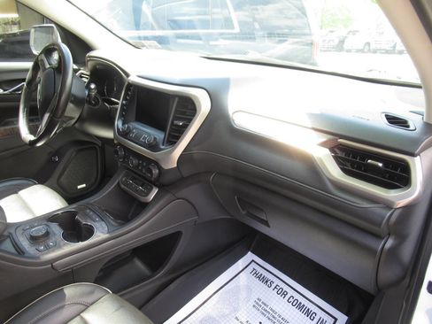 Used 2022 GMC Acadia Denali w/ Denali Ultimate Package AWD/4WD image 9