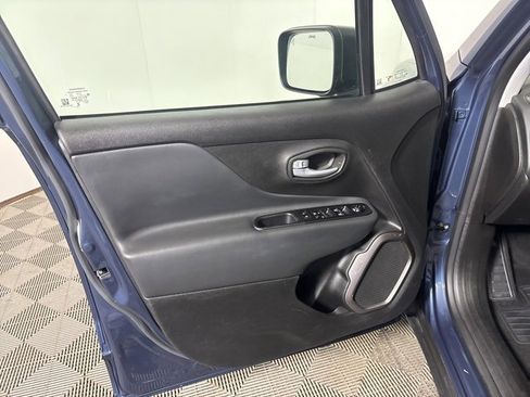 Certified 2023 Jeep Renegade Latitude image 10